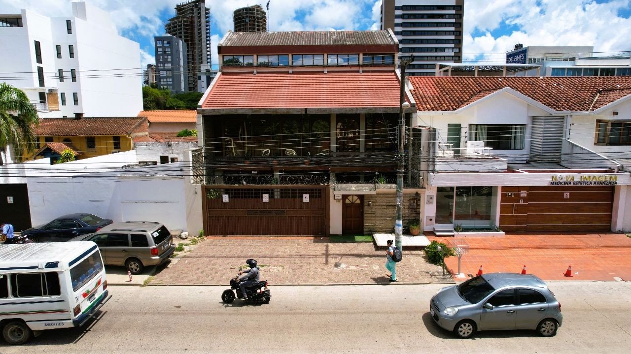 Oficina en AlquilerEquipetrol sobre 3er. anillo externo  5 dormitorios 5 baños 6 parqueos Foto 23