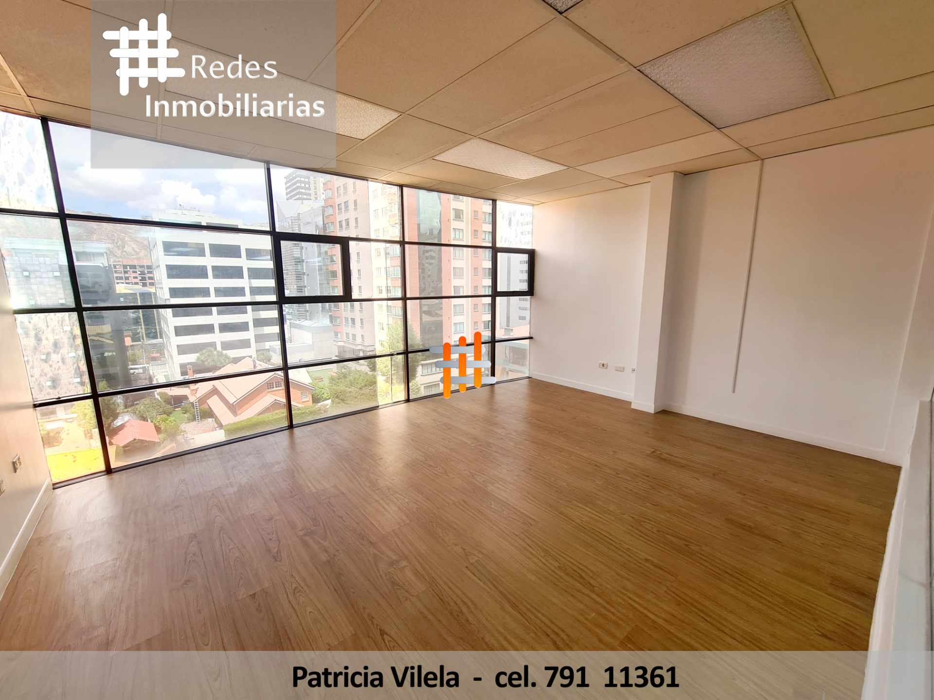 Oficina en VentaOFICINA EN VENTA EN CALACOTO EN EDIFICIO EMPRESARIAL - DIVISIONES DE VIDRIO TEMPLADO 5 dormitorios 2 baños 2 parqueos Foto 10