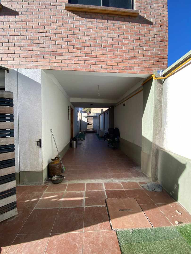 Casa en Achumani en La Paz 4 dormitorios 3 baños  Foto 2