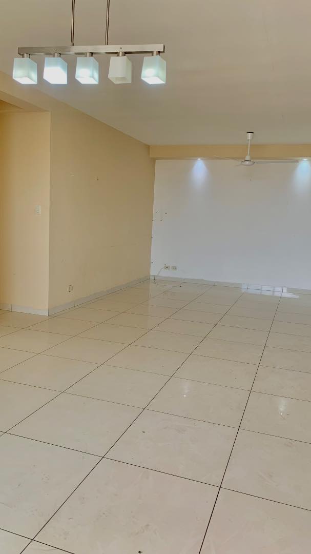 Departamento en AlquilerAV. ALEMANA entre 4to. Y 5to. anillo 4 dormitorios 3 baños 1 parqueos Foto 15