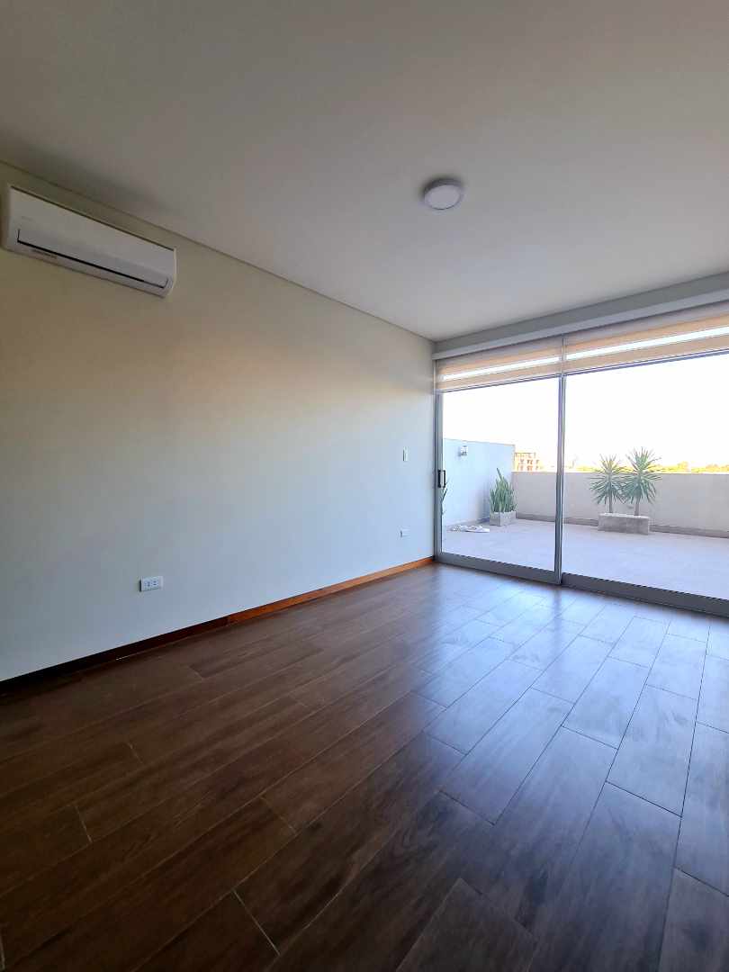 Departamento en Entre 2do y 3er anillo Norte en Santa Cruz de la Sierra 2 dormitorios 2 baños 1 parqueos Foto 13