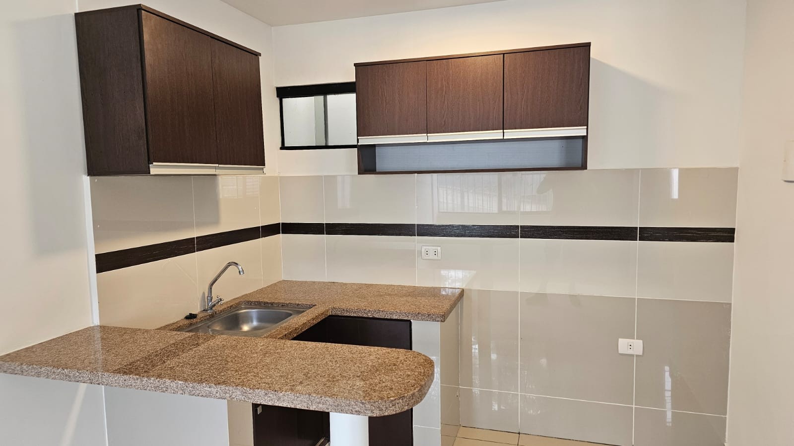 Casa en AlquilerUrubo / a 200m de la casa del camba casa de 2 dorm + sala de tv Foto 2