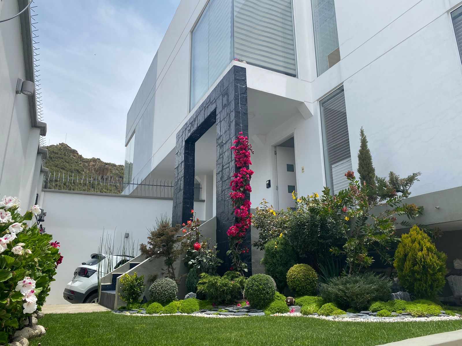 Casa en VentaBELLA CASA EN VENTA  4 dormitorios 3 baños 3 parqueos Foto 1