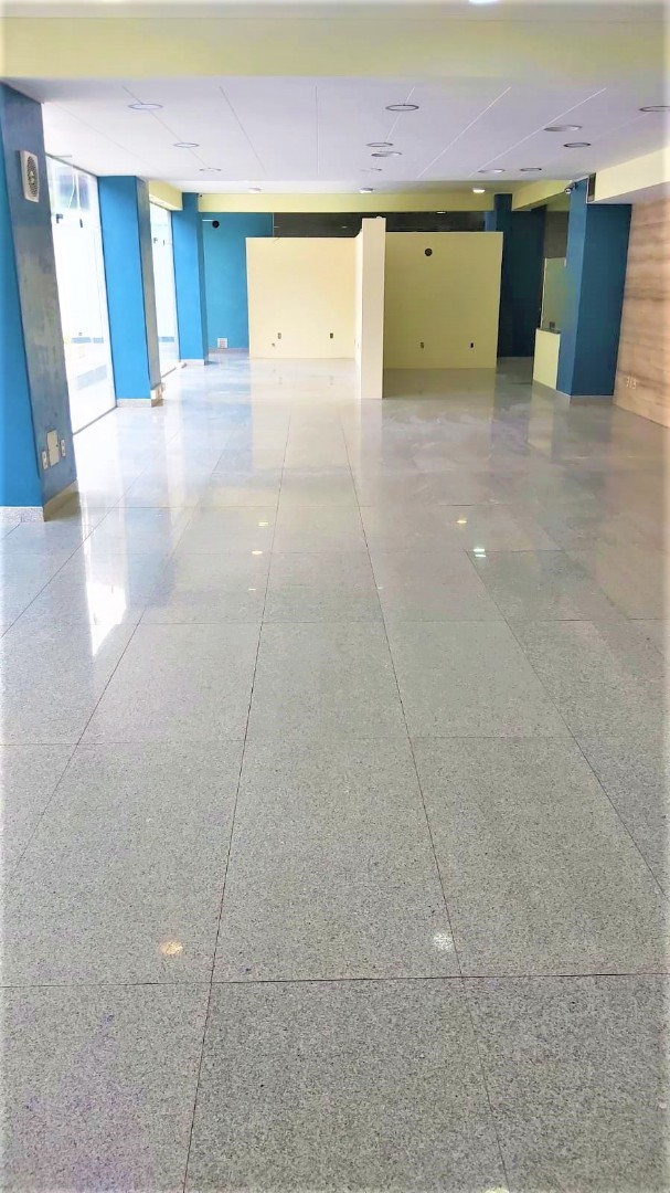 Local comercial LOCAL COMERCIAL - DA A LA CALLE  Foto 4