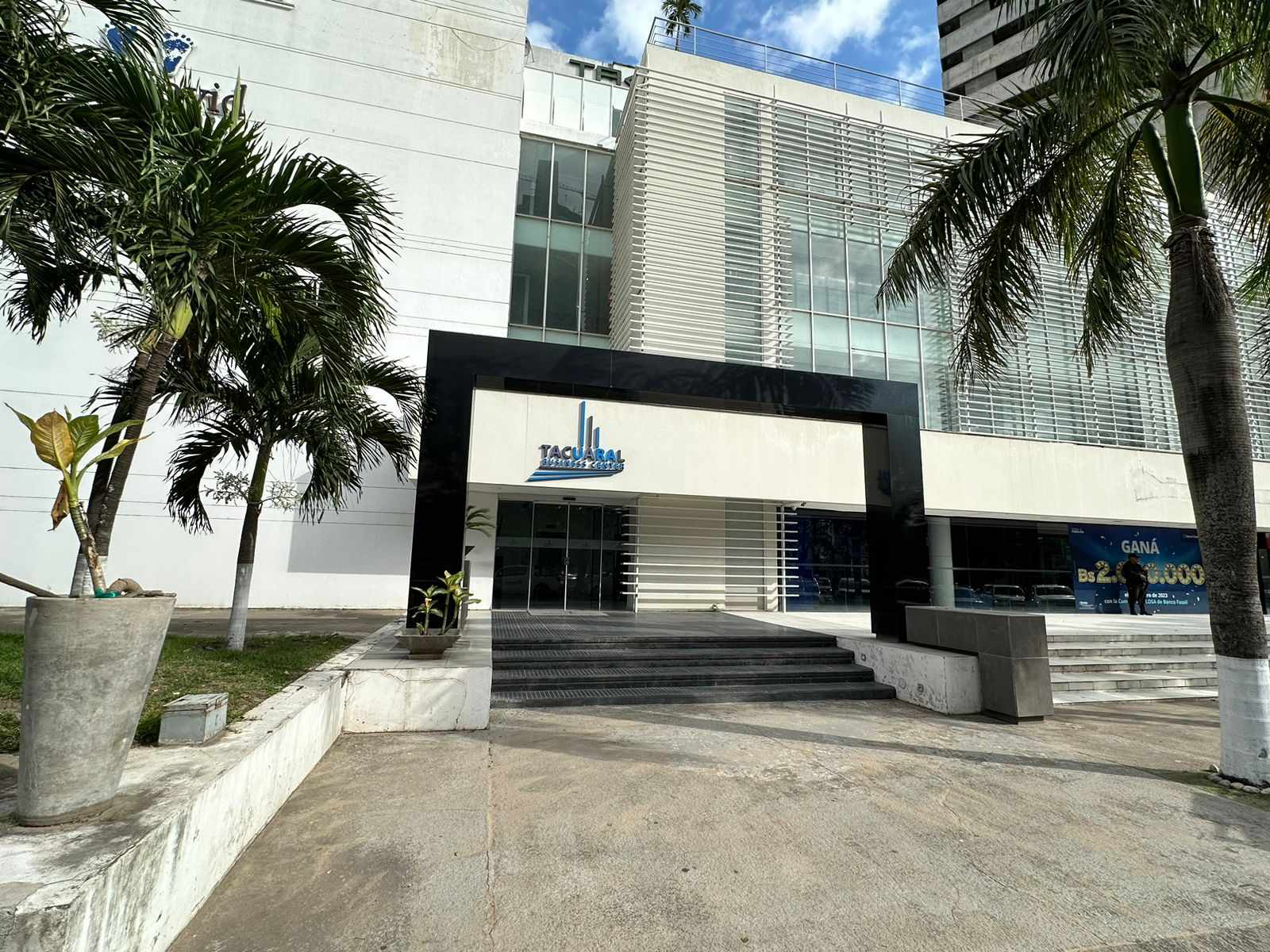 Oficina EDIFICIO EMPRESARIAL TACUARAL OFICNA EN VENTA  Foto 2