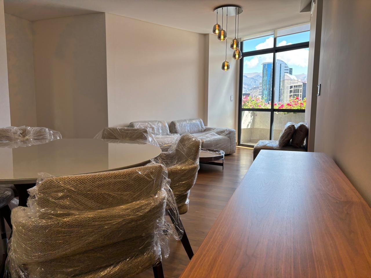 En Alquiler a $us 1,200 Foto 3