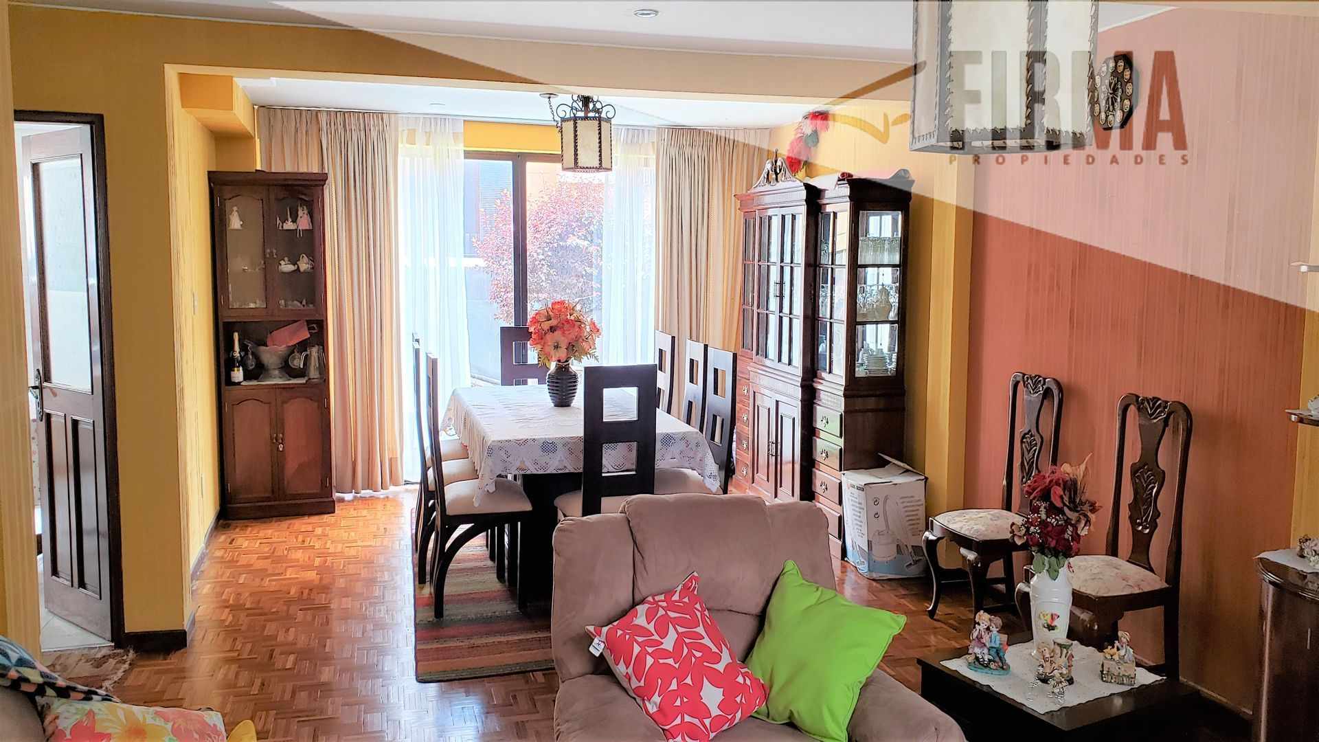 Casa en Cota Cota en La Paz 4 dormitorios 4 baños 1 parqueos Foto 9