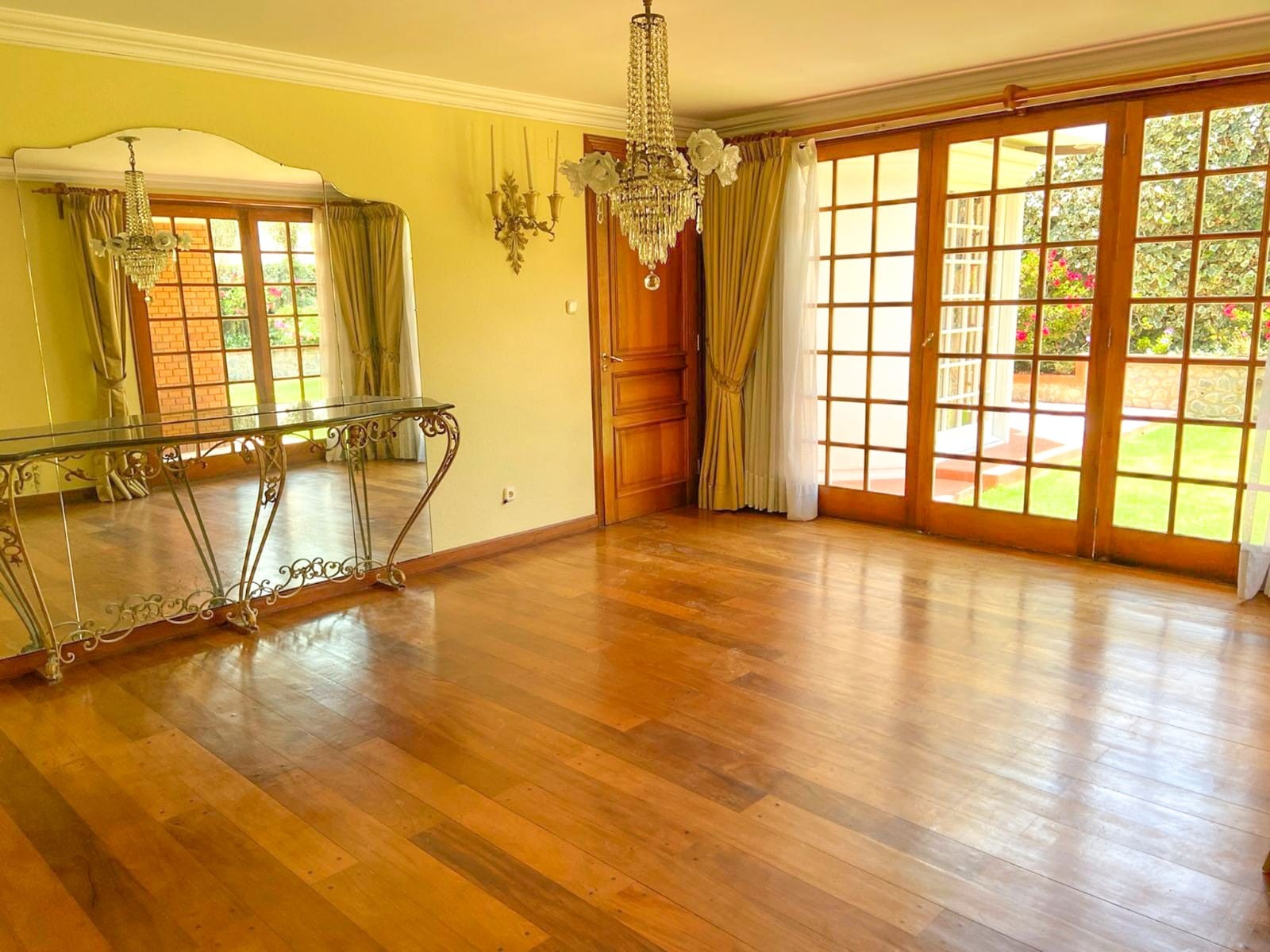 Casa en AlquilerCASA EN ALQUILER  O  VENTA - ZONA SUR DE LA PAZ  4 dormitorios 5 baños 2 parqueos Foto 5