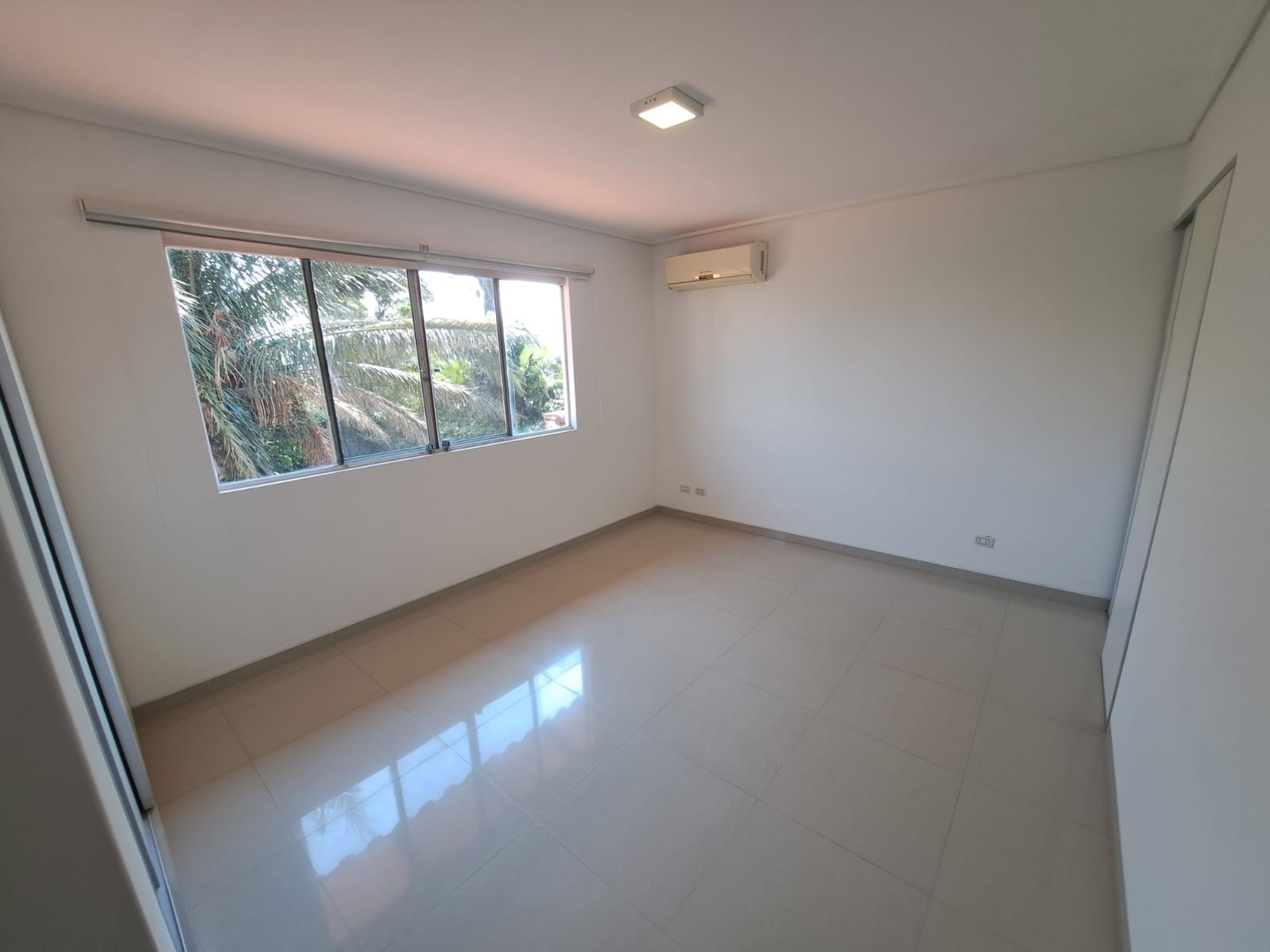 Casa en Urubó en Santa Cruz de la Sierra 4 dormitorios 4 baños 2 parqueos Foto 4