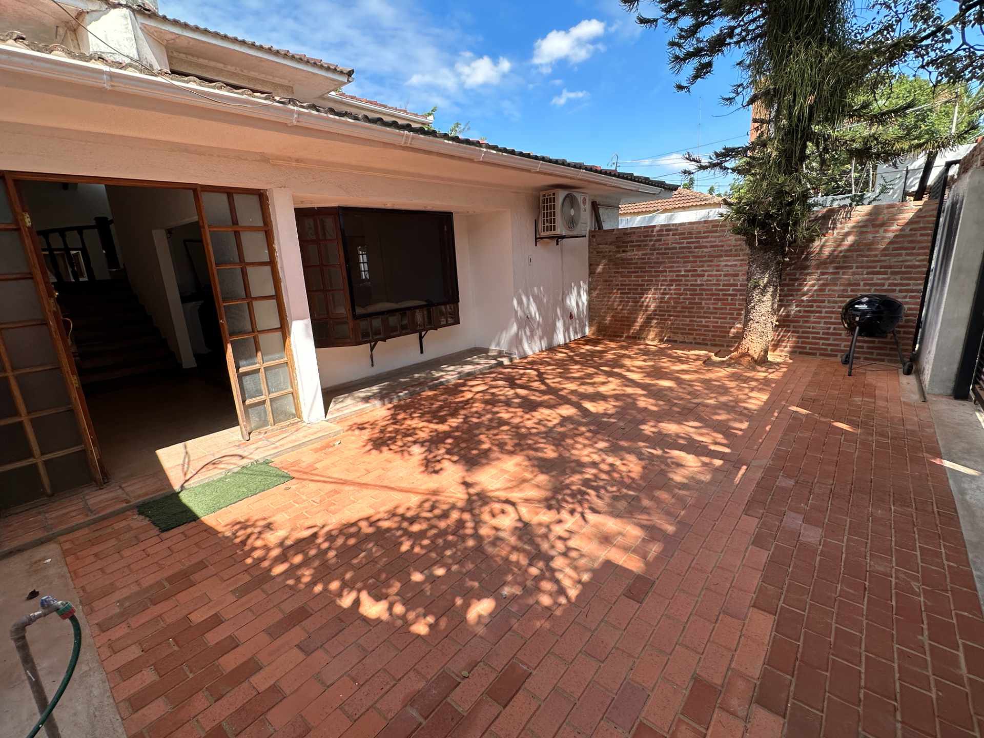 Casa en AlquilerBarrio Hamacas Calle 7 Oeste (Av. Beni y 4to Anillo) 3 dormitorios 2 baños 2 parqueos Foto 2