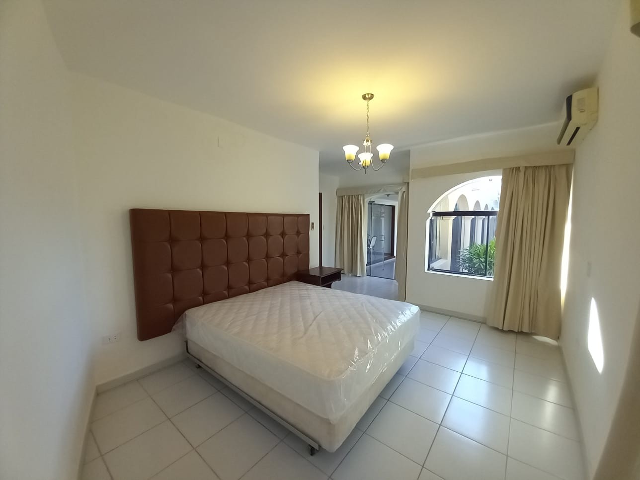 Casa en Alquiler5to. anillo Beni y Banzer 4 dormitorios 4 baños 2 parqueos Foto 11