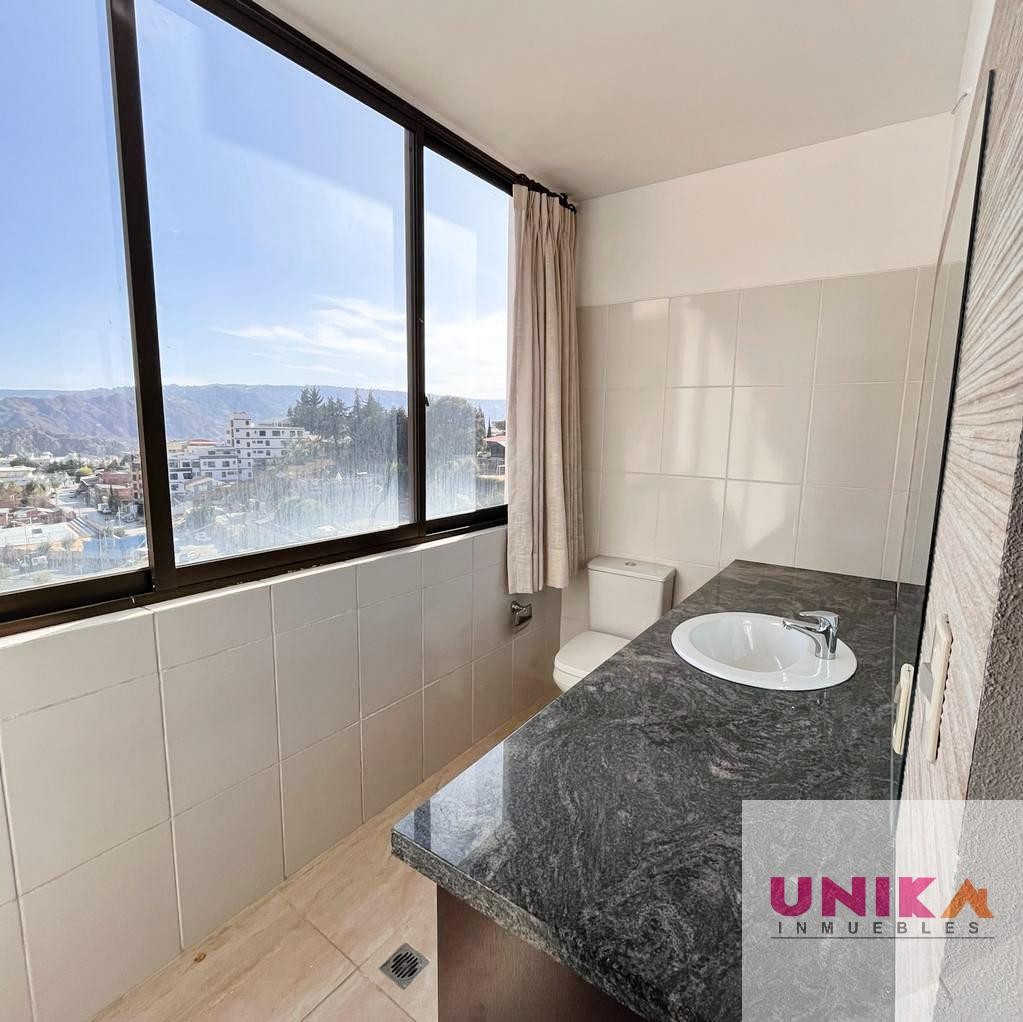 En Alquiler a $us 1,200 Foto 7