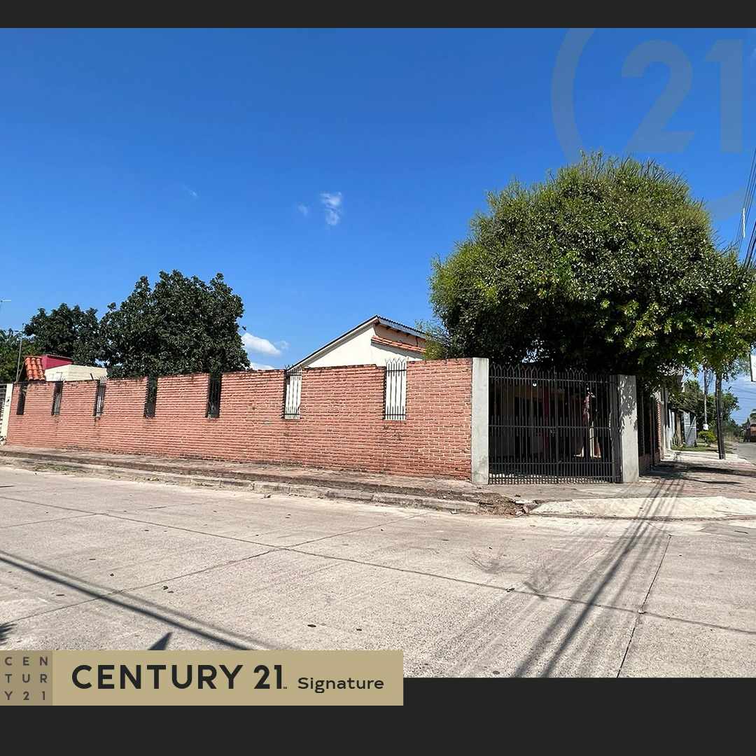 Casa en VentaCASA EN VENTA CALLE DELMIRA CUELLAR ESQUINA MOTACU-WARNES Foto 8