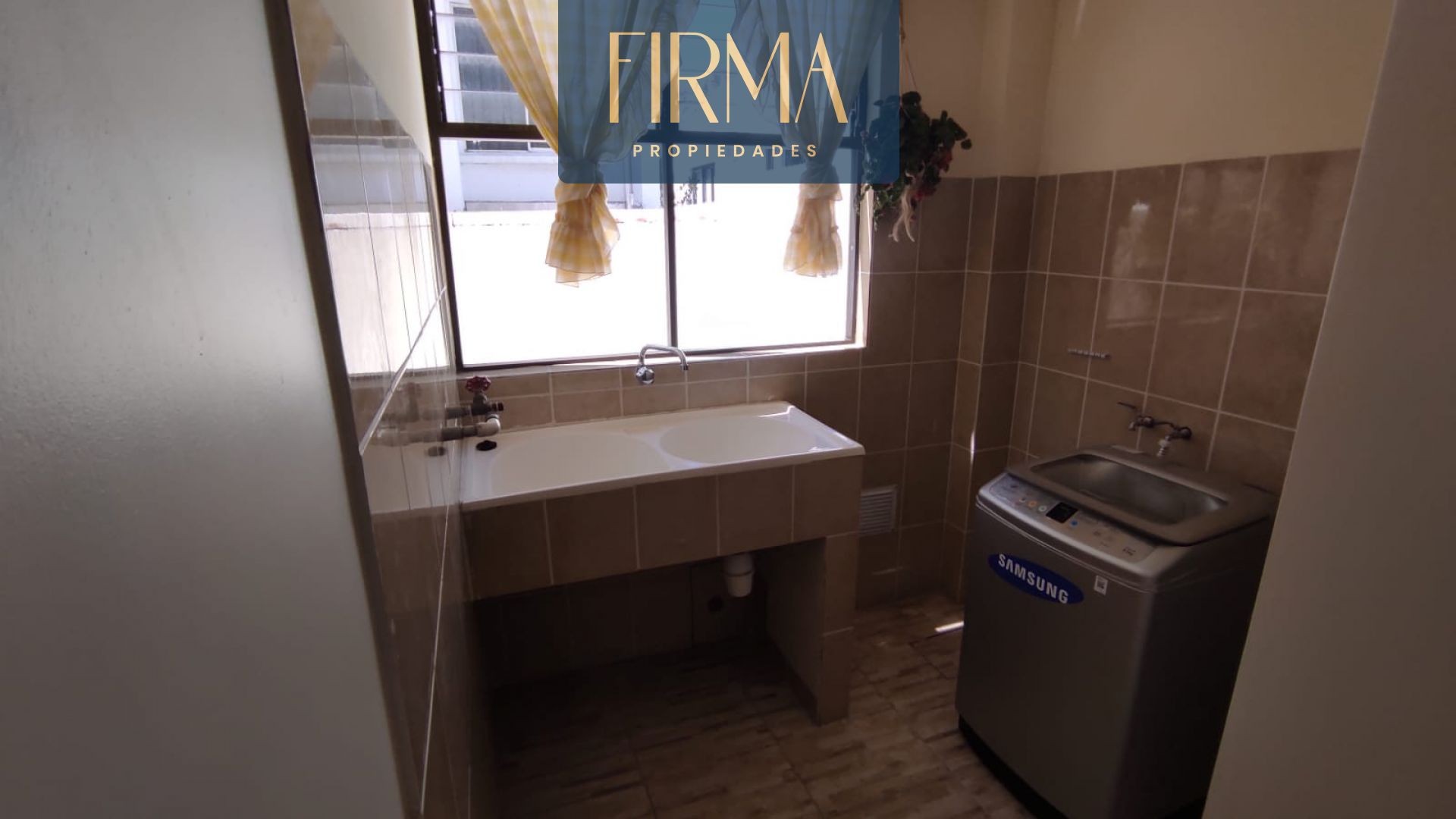 Casa en Calacoto en La Paz 9 dormitorios 7 baños 4 parqueos Foto 11