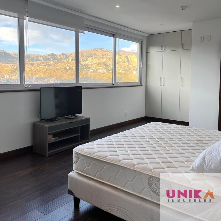 Departamento en Alquiler🏢 LUJOSO DEPARTAMENTO CON TODAS LAS COMODIDADES EQUIPADO Y AMOBLADO Y HERMOSAS VISTAS EN ALQUILER, CALACOTO. Foto 9