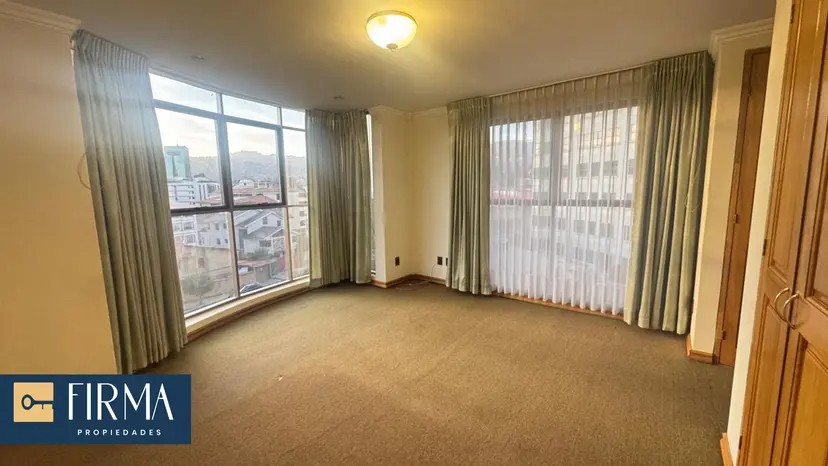 Departamento en AlquilerCalle 21 de calacoto Foto 2