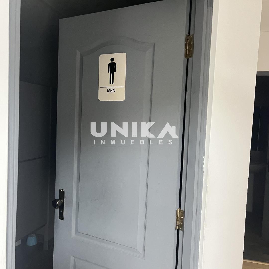 Oficina en AlquilerAMPLIA OFICINA SOLEADA EN LA MEJOR UBICACIÓN , ASCENSOR PRIVADO 4 AMBIENTES , SALA DE REUNIÓN. Foto 21