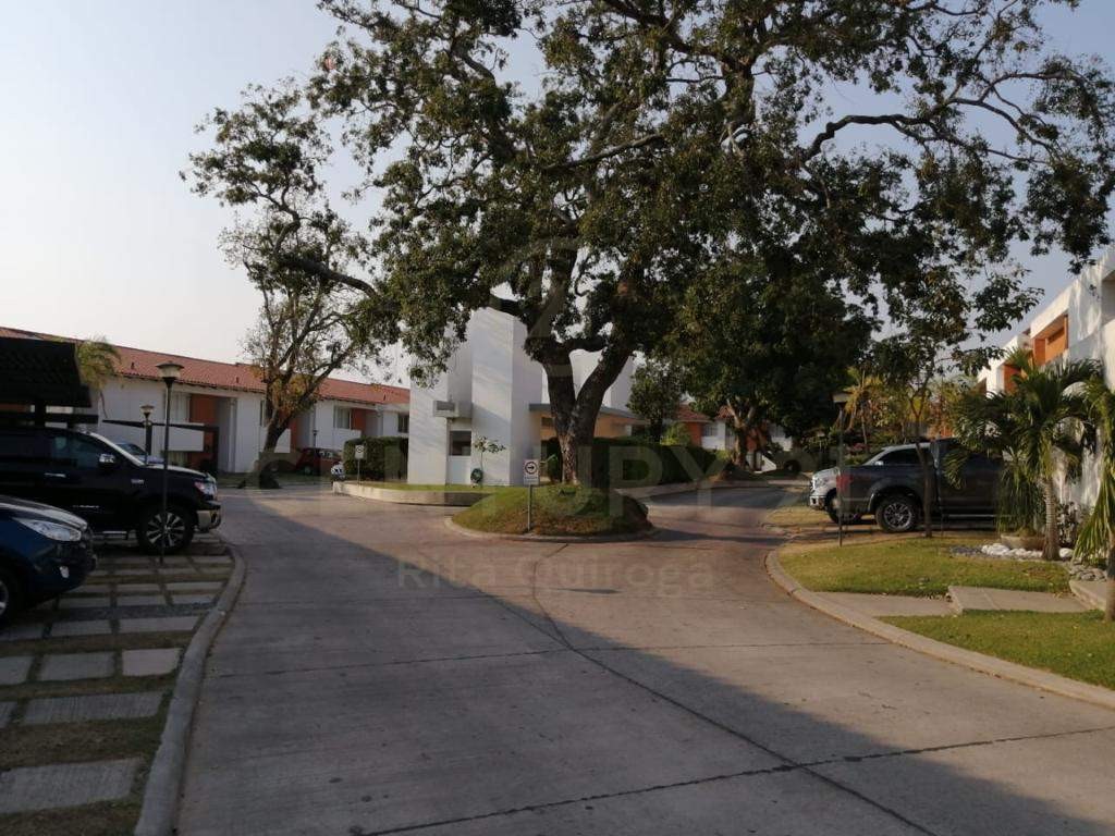 En Alquiler a $us 1,200 Foto 2