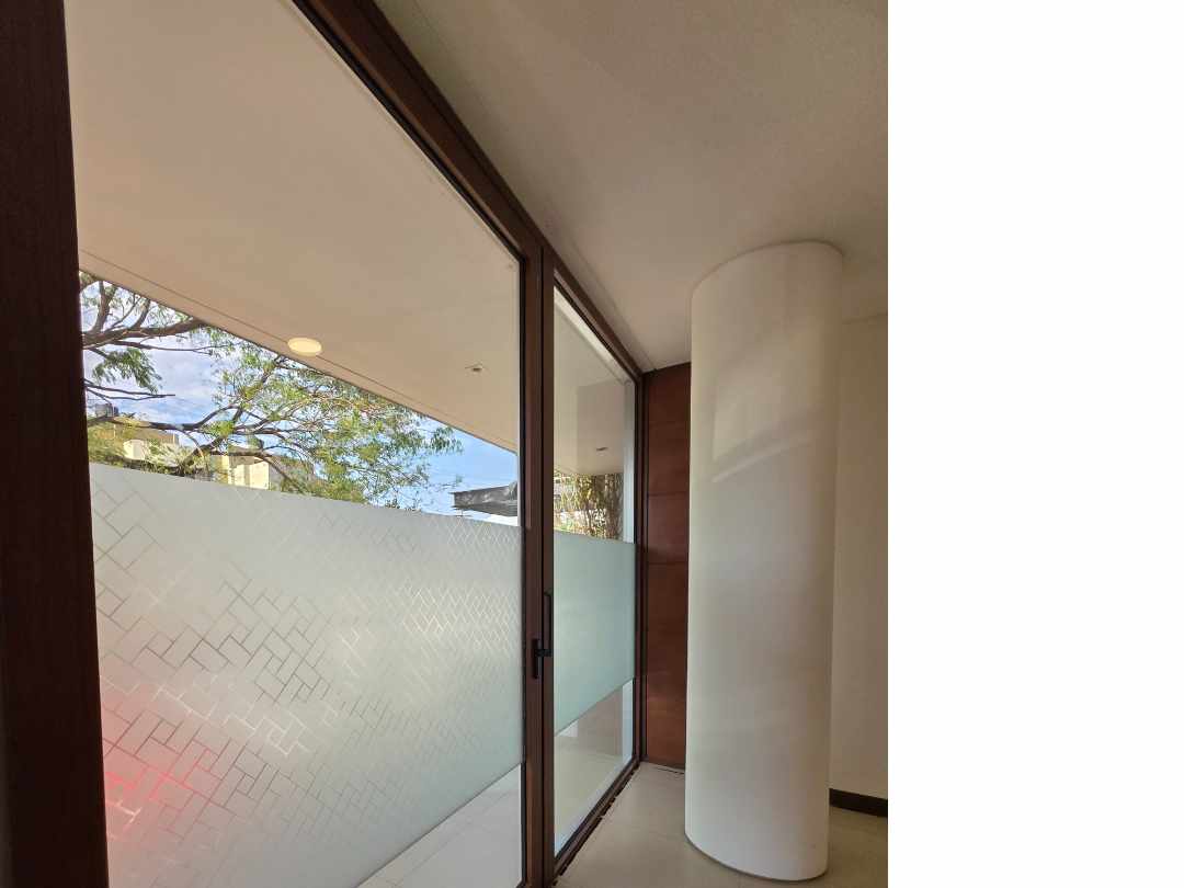 Departamento en AlquilerZona Norte 
6to. Anillo ( Av.Banzer y Beni)
Condominio Torres de  la Sierra 3 dormitorios 4 baños 1 parqueos Foto 7