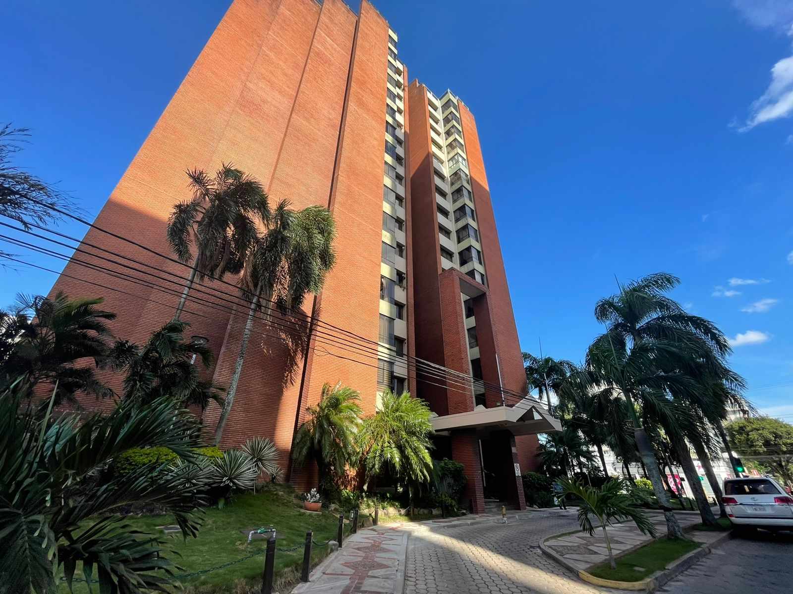 Departamento Edificio Los Mangales, Calle Cochabamba esquina Av. Irala, sobre el primer anillo  Foto 1