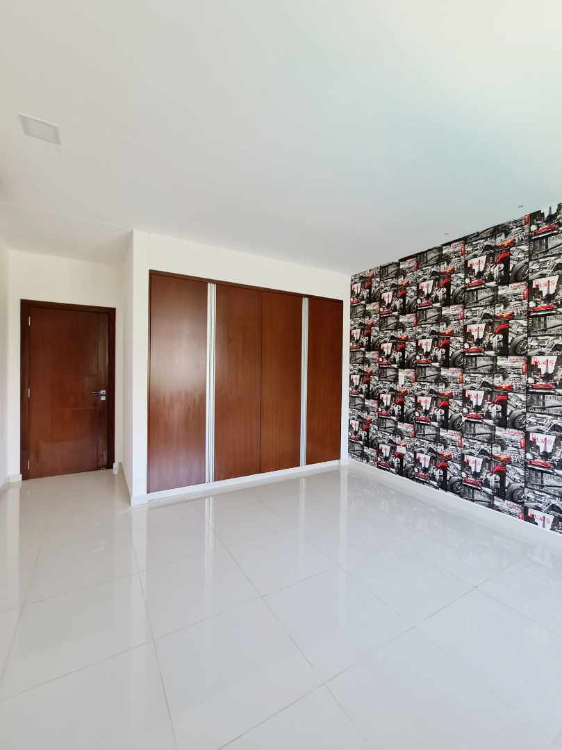 Casa en Urubó en Santa Cruz de la Sierra 4 dormitorios 5 baños 4 parqueos Foto 17