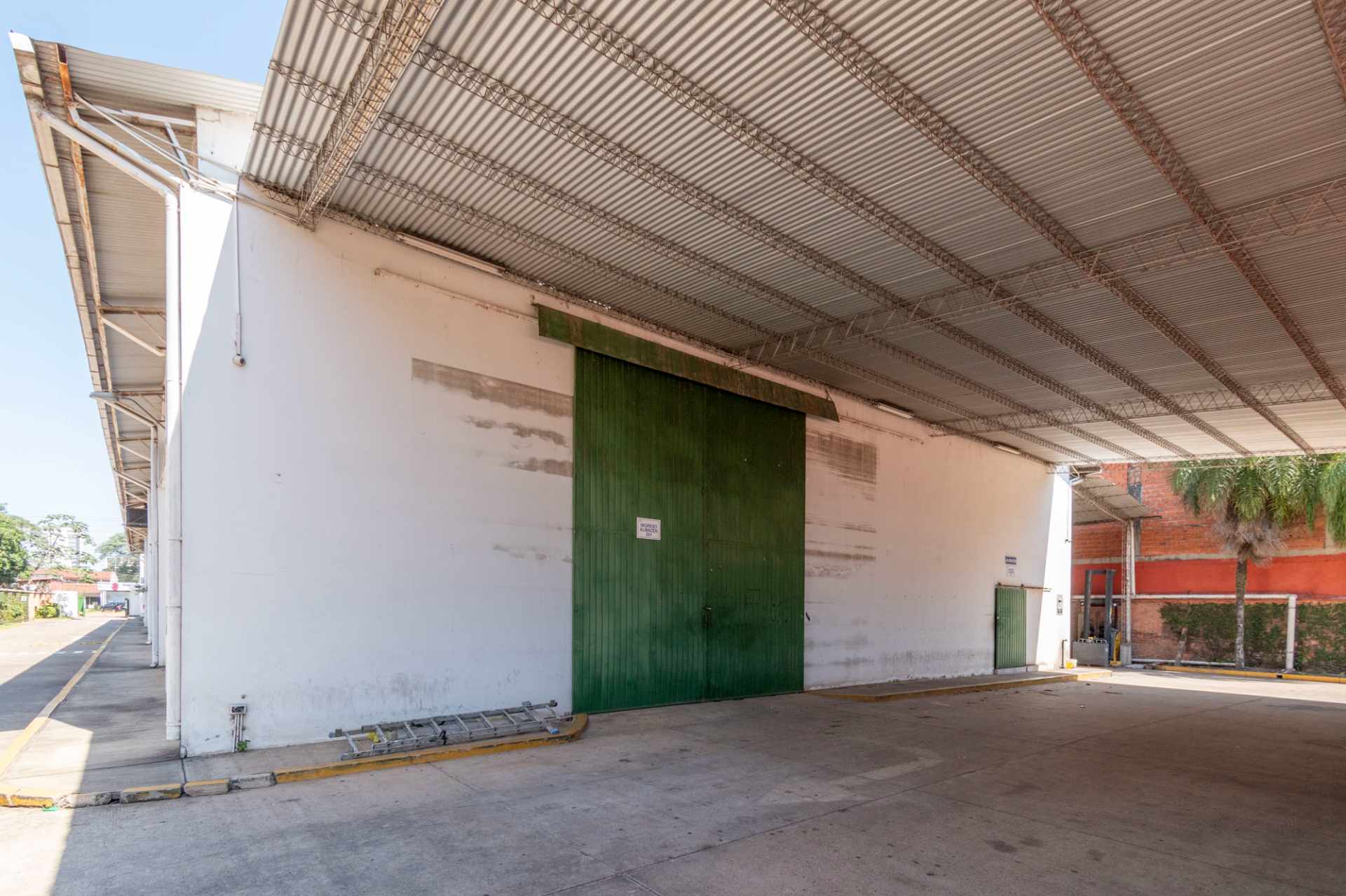 Terreno en VentaTerreno con Oficinas y Galpones en Venta Foto 14