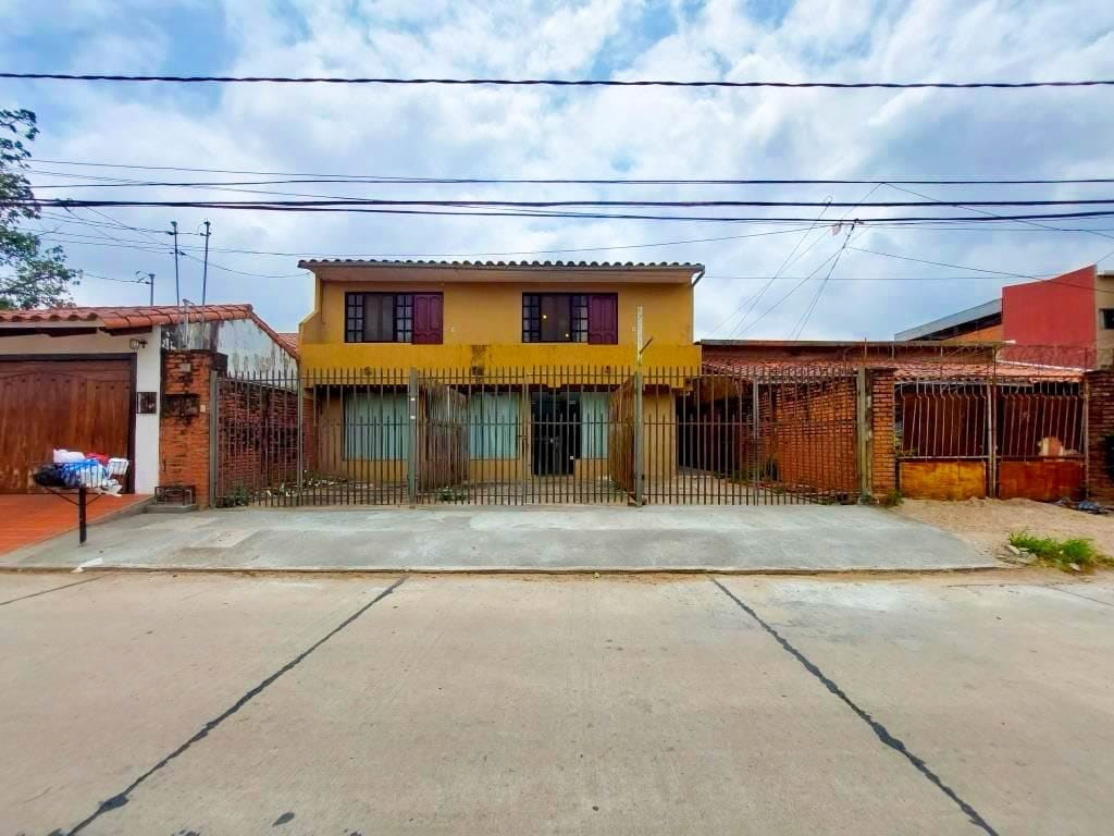 Casa en VentaCasa en venta zona Sur 6° anillo con 2 departamentos completos 6 dormitorios 4 baños 3 parqueos Foto 9