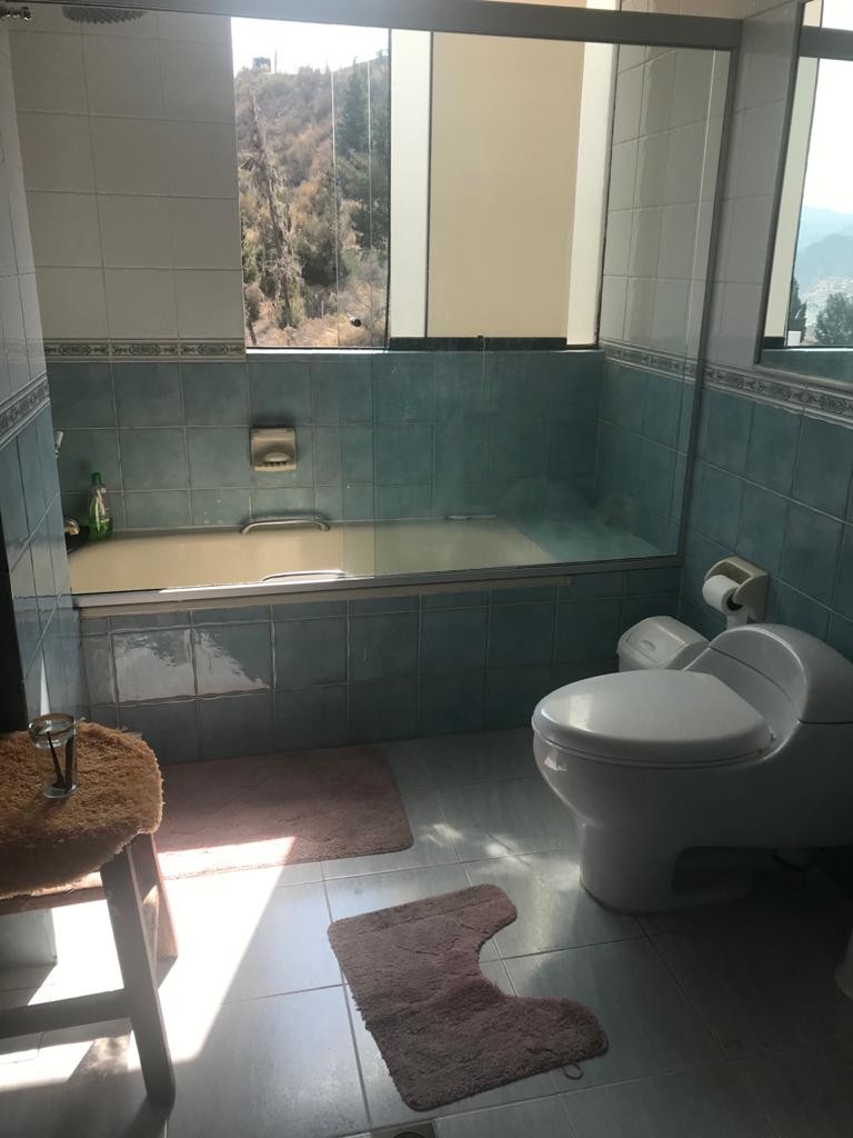 Departamento en Achumani en La Paz 5 dormitorios 5 baños 1 parqueos Foto 4