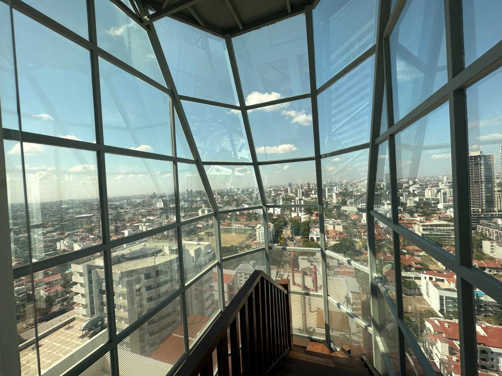 Oficina en Equipetrol en Santa Cruz de la Sierra 10 dormitorios 3 baños 2 parqueos Foto 1