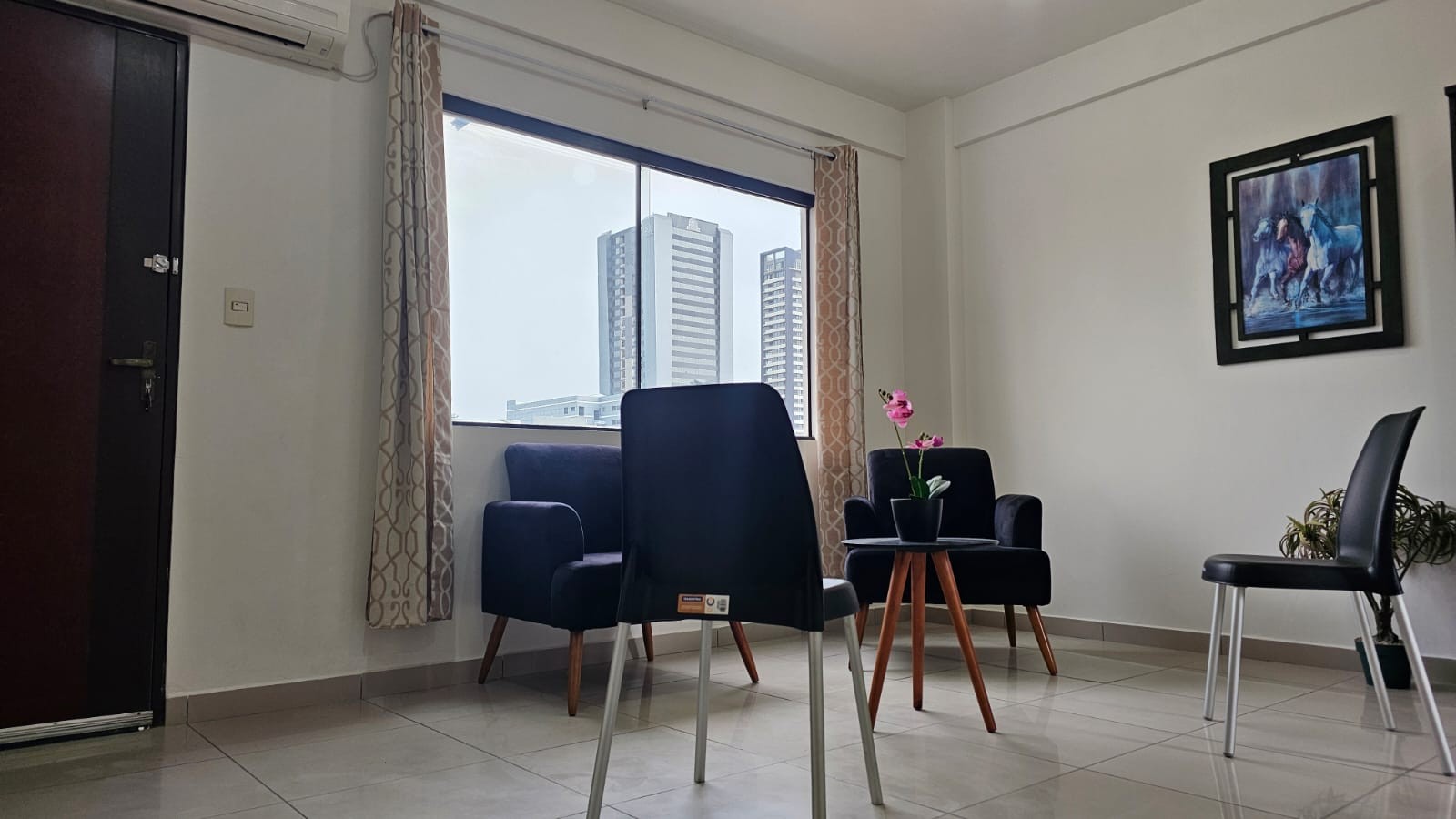 Departamento en Alquiler✨ Equipetrol - 1 dorm a media cuadra del Hotel Los Tajibos Foto 1