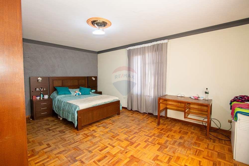 Departamento en VentaCASA EN VENTA ZONA SARCO Foto 4