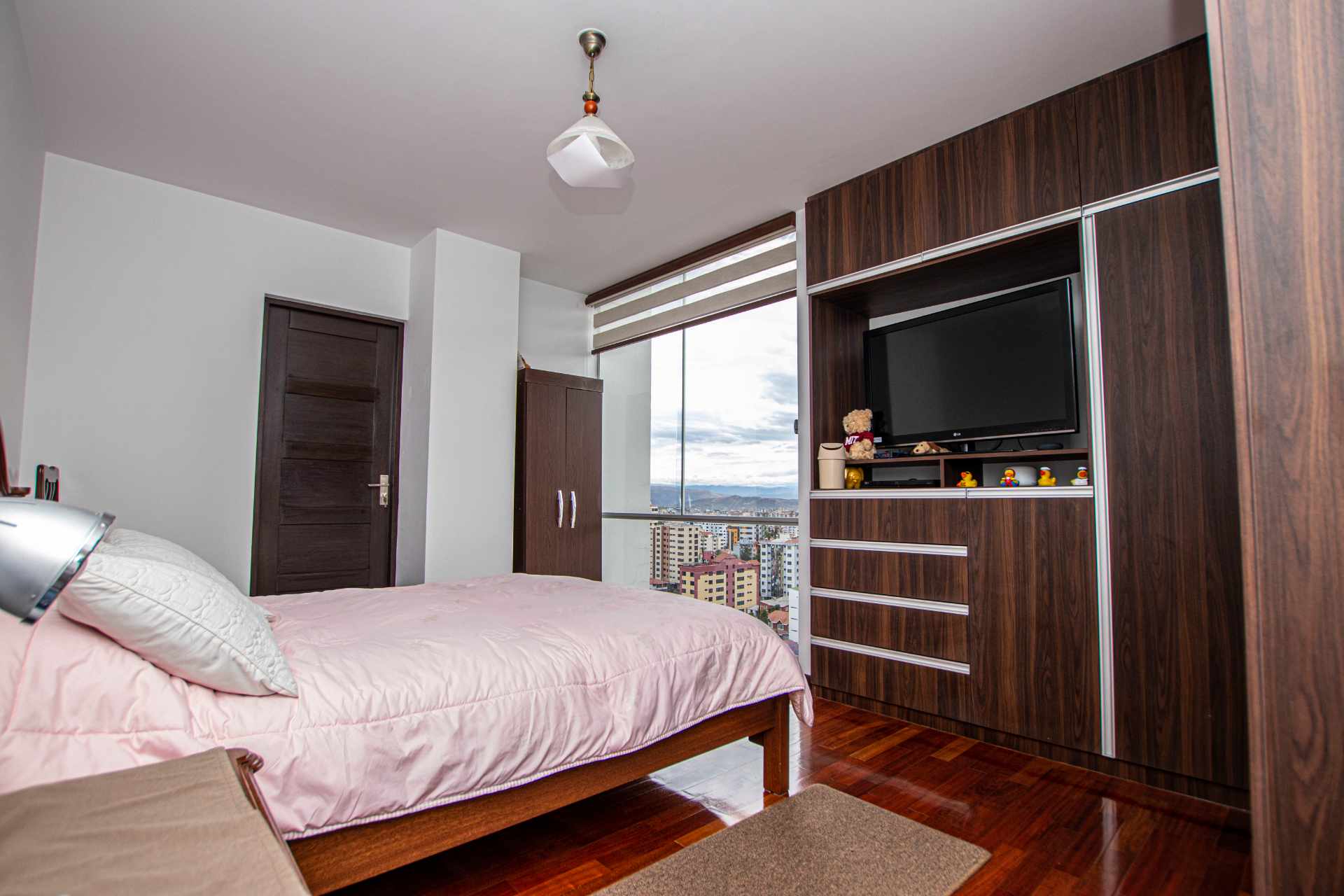 Departamento en AnticréticoCalle Buenos Aires y Av. Villarroel, Edif. Torre Ventura 3 dormitorios 3 baños 1 parqueos Foto 13