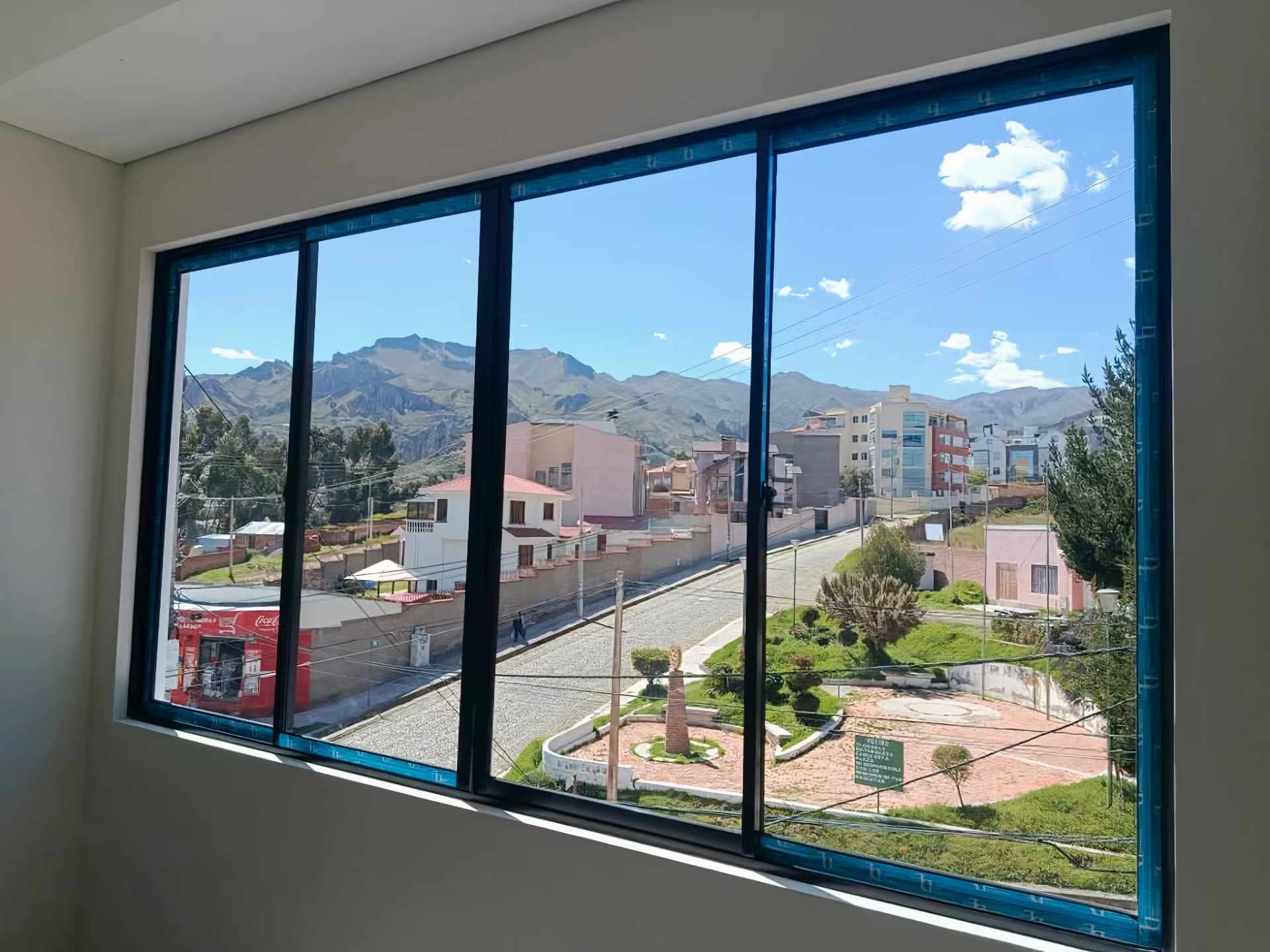 Casa en Achumani en La Paz 4 dormitorios 6 baños 2 parqueos Foto 4