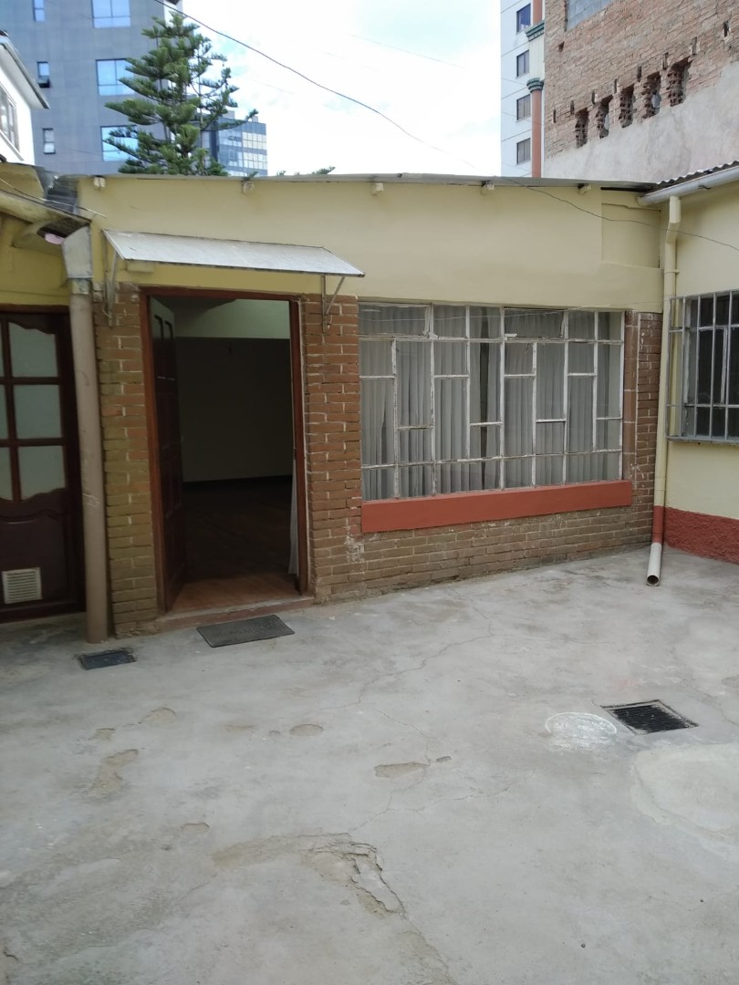 Casa en VentaPedro Salazar, frente a plaza Abaroa 10 dormitorios 10 baños 3 parqueos Foto 9