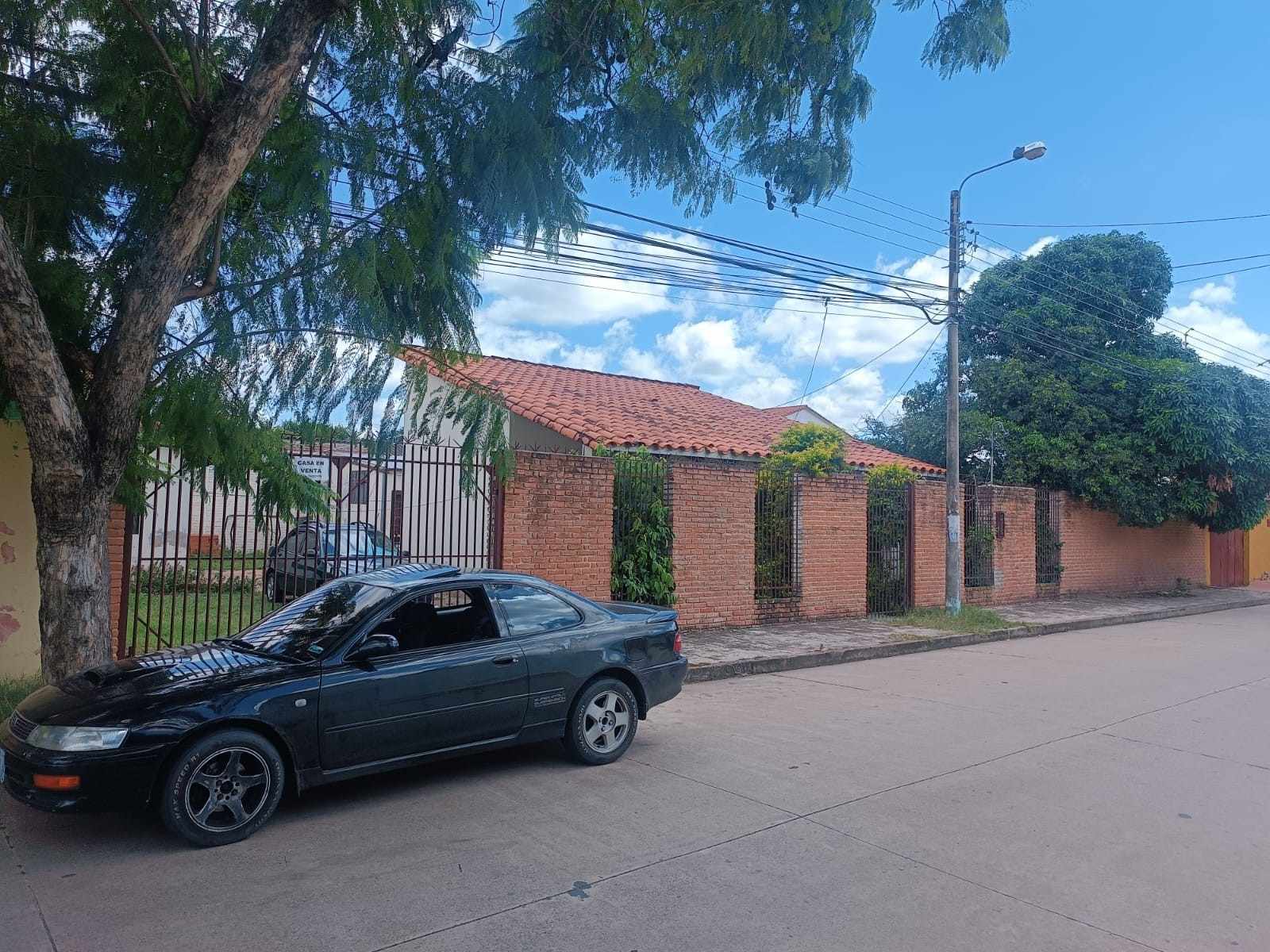 Casa en Cotoca en Cotoca 5 dormitorios 1 baños 3 parqueos Foto 4