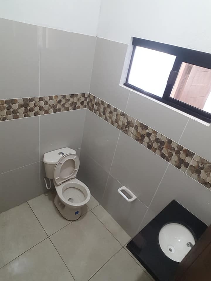 Casa HERMOSA CASA EN VENTA EN LA DOBLE VÍA LA GUARDIA KM 11/5 FRENTE A CRISOL URBANIZACION DOCE ROBLES LA URBANICACION CUENTA CON AREA DE EQUIPAMIENTO,COLEGIO Y TAMBIEN CUENTA CON UNA DOBLE VIA EN LA MISMA URBANICACION  Foto 6