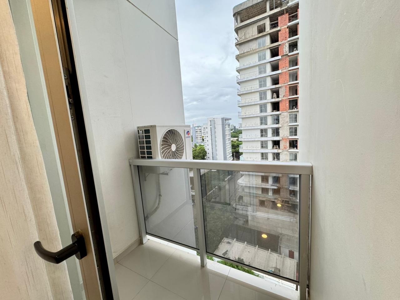 Departamento en Entre 2do y 3er anillo Oeste en Santa Cruz de la Sierra 2 dormitorios 2 baños  Foto 5