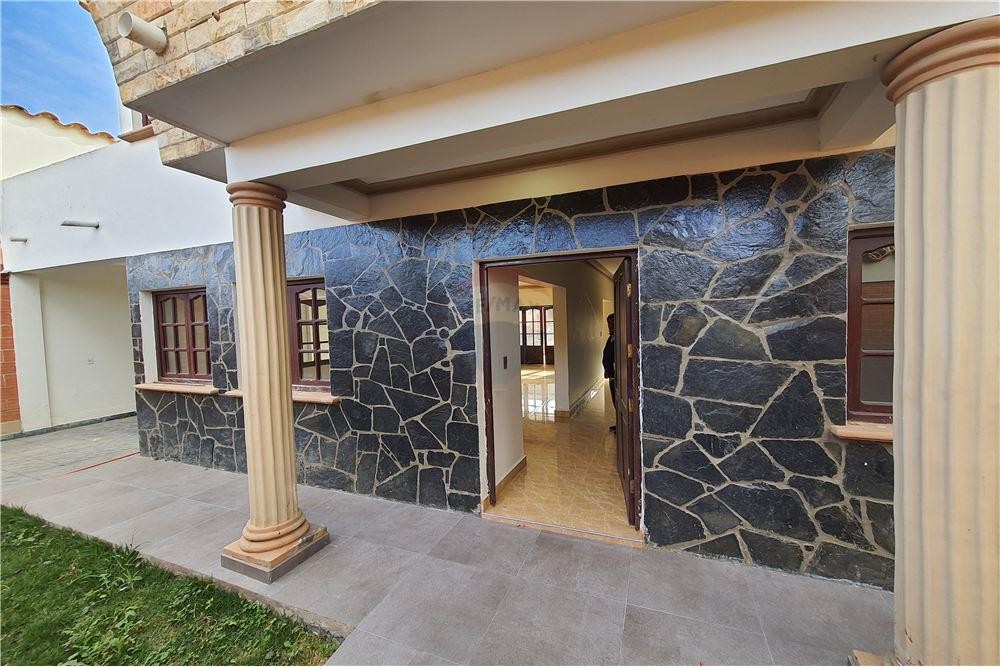 Casa en San Jorge en Tarija 4 dormitorios 4 baños 2 parqueos Foto 3