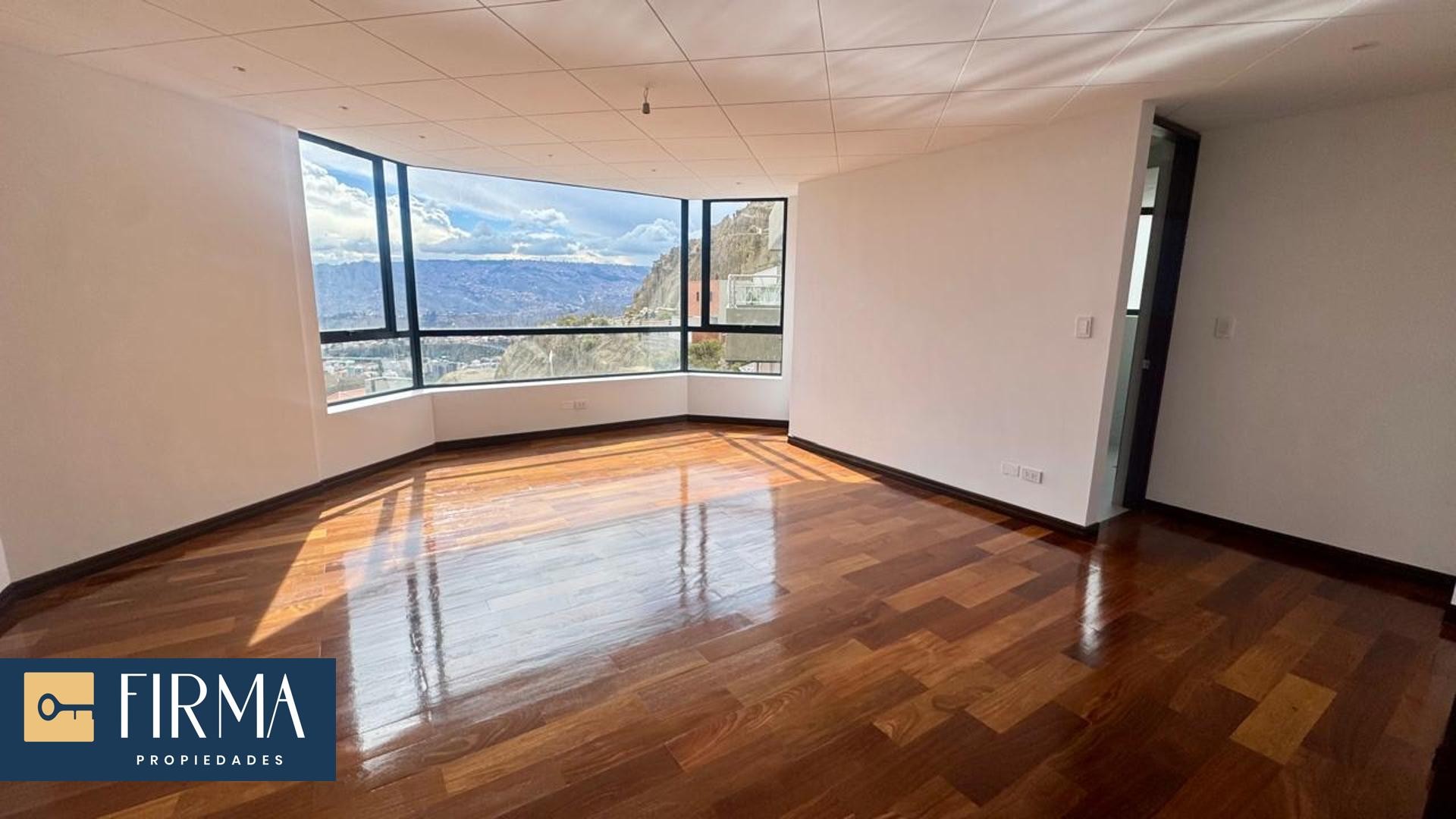 Casa en Achumani en La Paz 4 dormitorios 6 baños 2 parqueos Foto 12