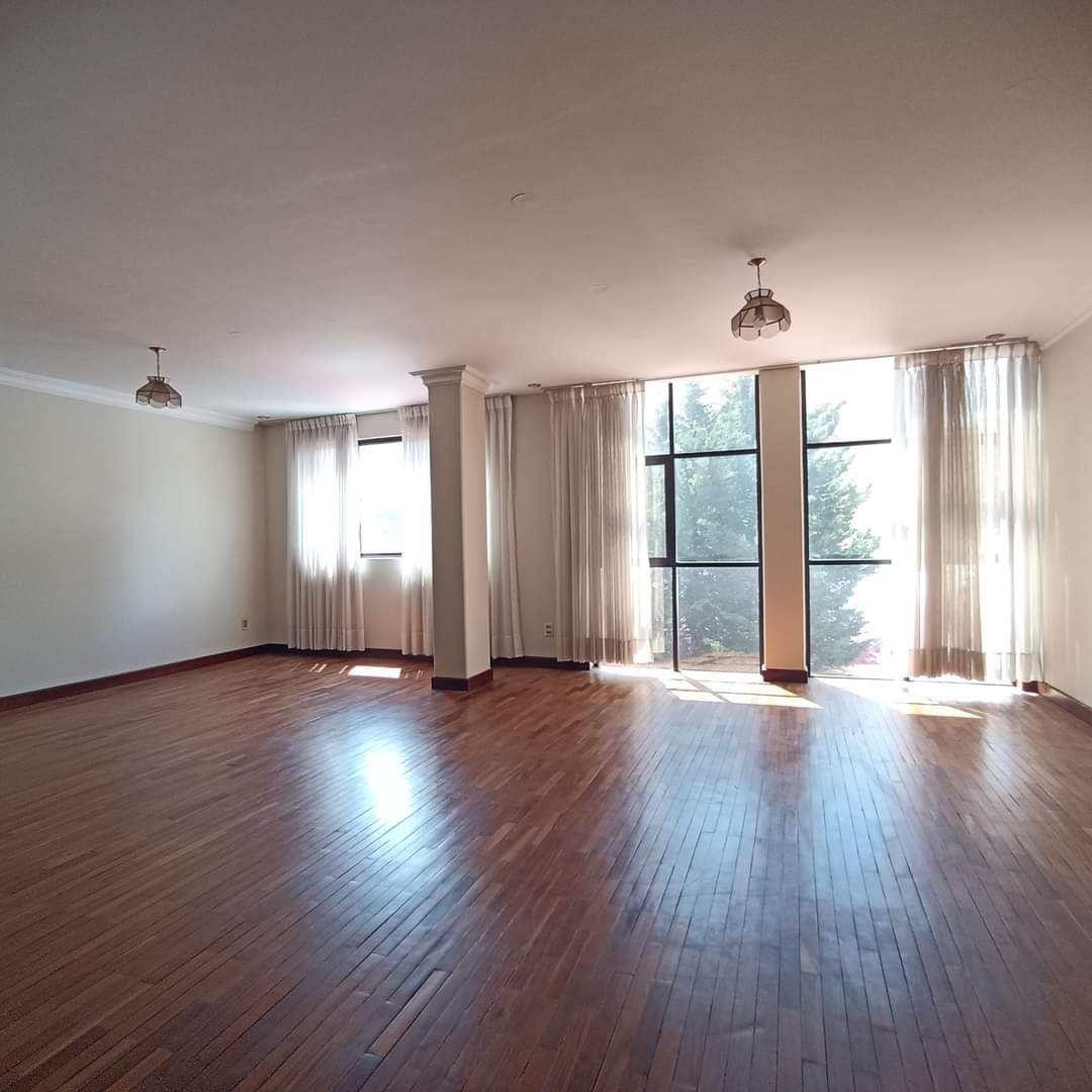 Departamento en Obrajes en La Paz 3 dormitorios 4 baños 1 parqueos Foto 4