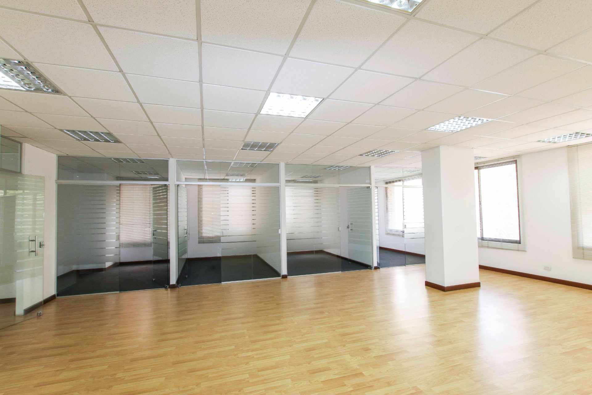 Oficina  Edificio Torre Norte, Av. América entre Villarroel - Norte Foto 6