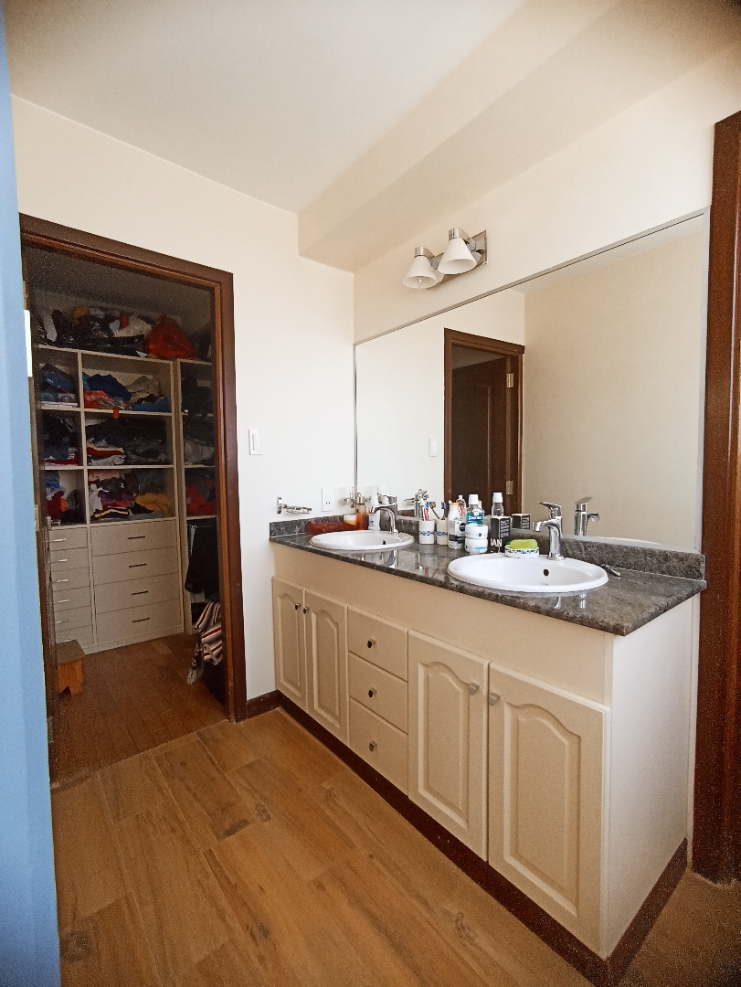 Casa en VentaACHUMANI LOMAS DE ACHUMANI  3 dormitorios 4 baños 2 parqueos Foto 14