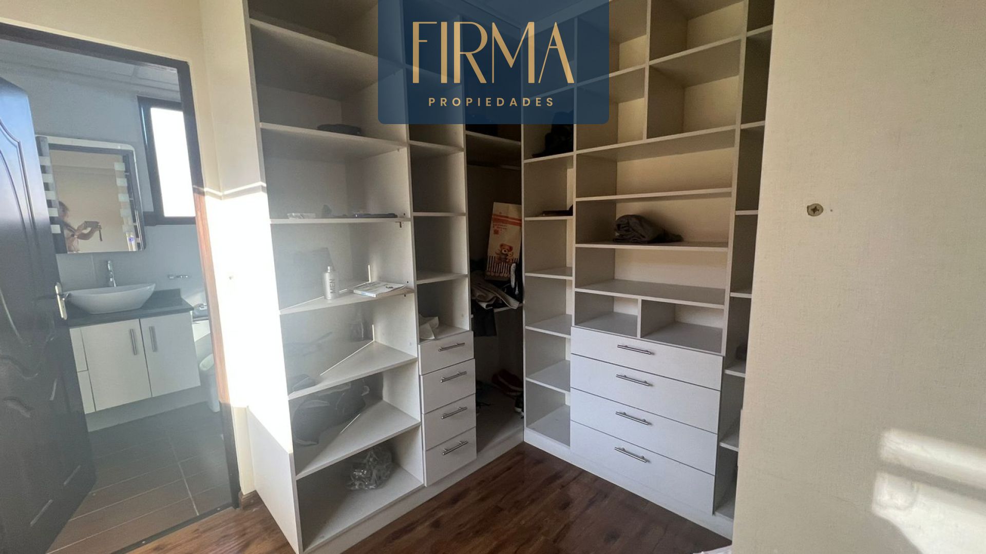 Casa en VentaCOMPRA ESTA CASA EN MALLASILLA 4 dormitorios 6 baños 2 parqueos Foto 10