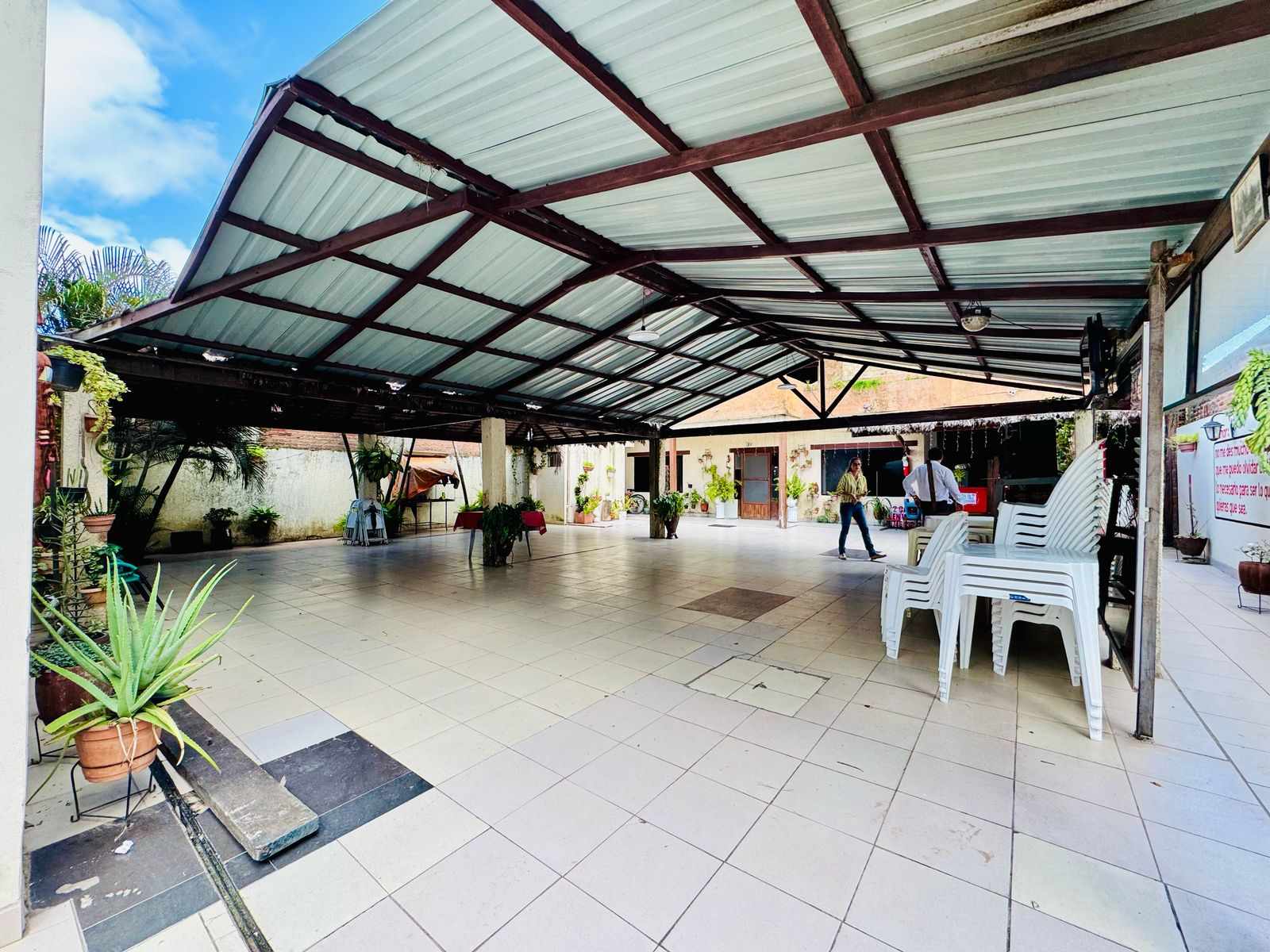 Casa en Entre 6to y 7mo anillo Oeste en Santa Cruz de la Sierra 7 dormitorios 4 baños 4 parqueos Foto 10