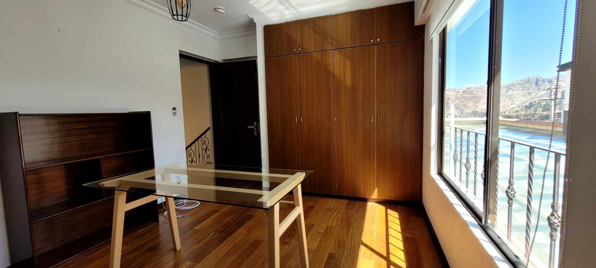 Casa en Alquiler
Hermosa y moderna casa en  alquiler en Achumani 3 dormitorios 4 baños 3 parqueos Foto 12