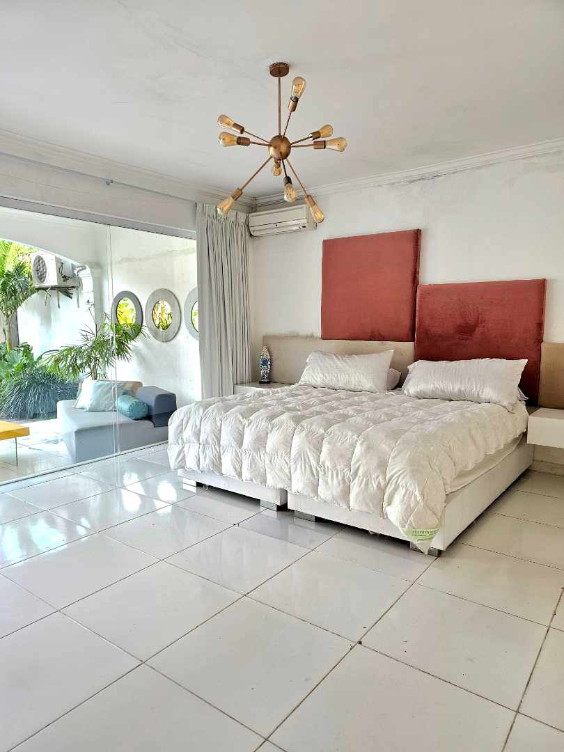 Casa en VentaZona Oeste
3er y 4to Anillo Av. PIRAÍ 
(Barrio Las Palmas) 4 dormitorios 4 baños 2 parqueos Foto 16