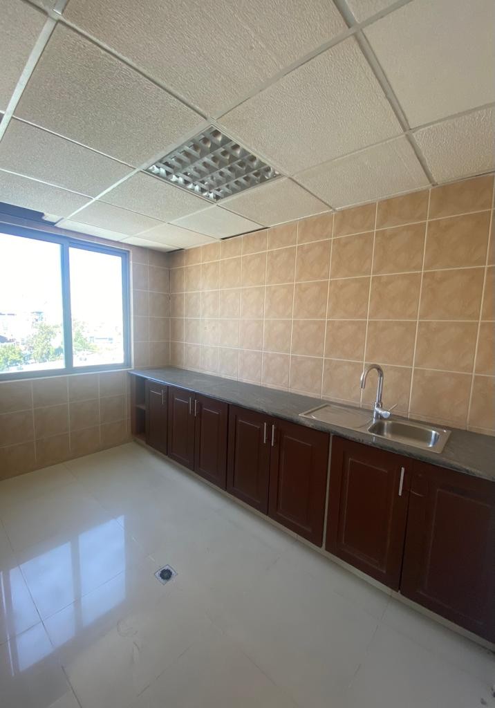 Oficina en AlquilerLINDA OFICINA EN ALQUILER, CALACOTO, HERMOSA VISTA Y TERRAZA PRIVADA CON JARDIN 7 dormitorios 4 baños 4 parqueos Foto 10