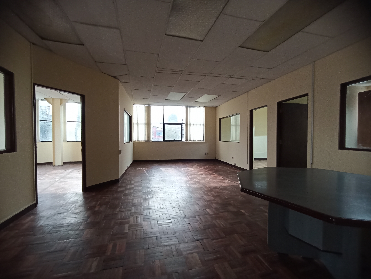 Oficina en Miraflores en La Paz 13 dormitorios 5 baños 2 parqueos Foto 9