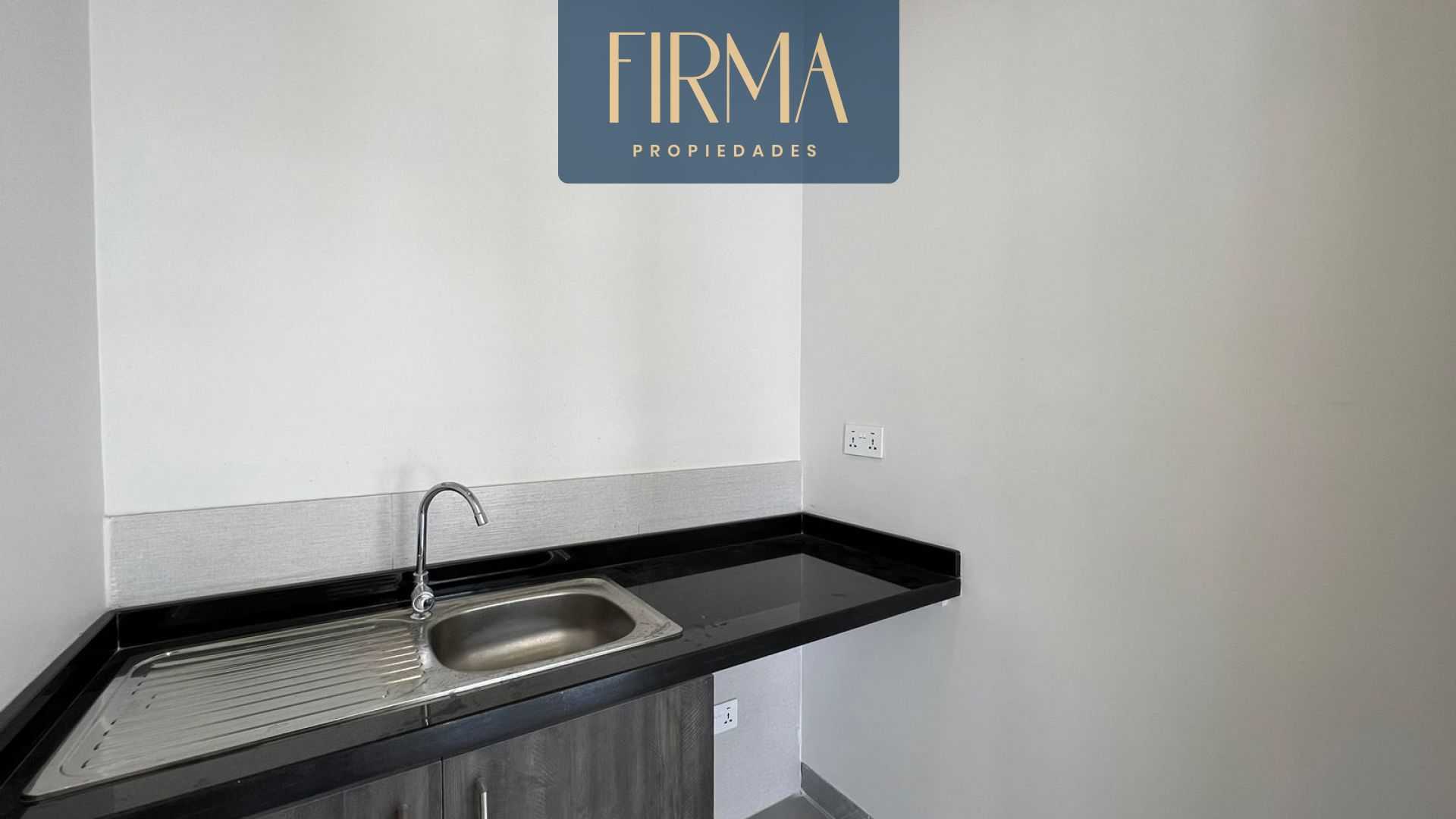 Local comercial en Calacoto en La Paz  1 baños  Foto 4