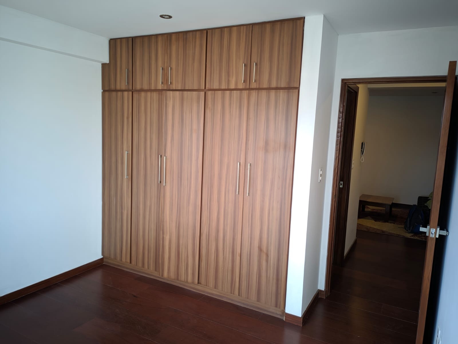 Departamento en VentaCalle L N°71. Achumani. Edificio Belfort. Departamento 7E Foto 8